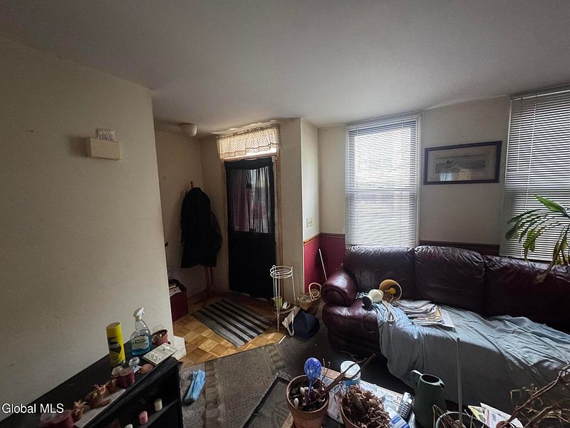 4th image of 128 S Pearl Street