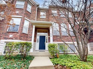 656 Astor Ln, Wheeling, IL 60090