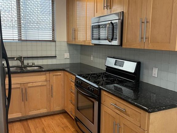 5th image of 11469 Moorpark St Unit 4