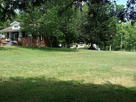 1.3 level yard, fenced!!