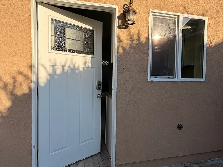 Entrance leading in from long driveway