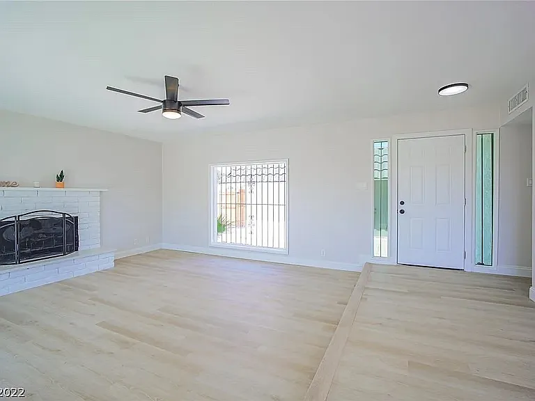 Tumbleweed Ave — Photo 18