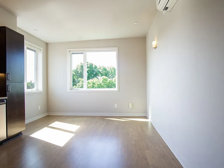 2250 NE Glisan St #410 — Photo 2
