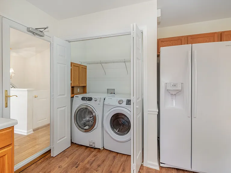 715 Afton Park Dr — Photo 3