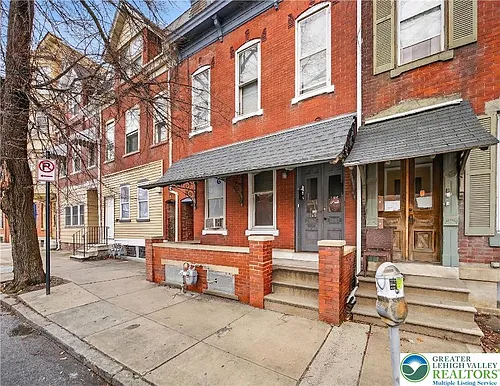 1139 W Linden St Photo 1