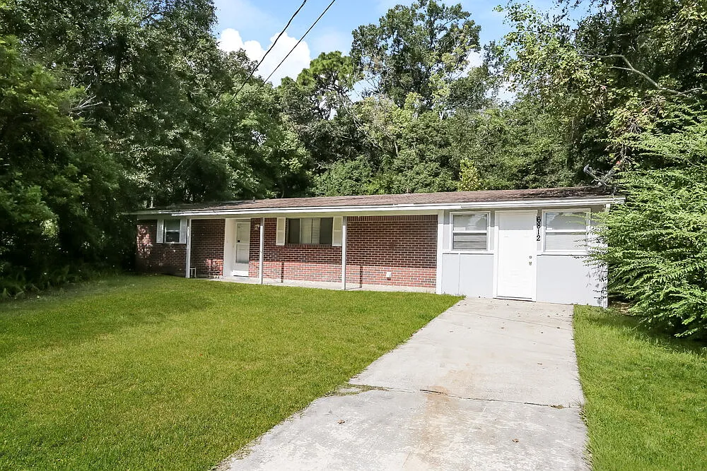 3 bed, 1.5 bath, 1388 sqft, $1,450 — Photo 2