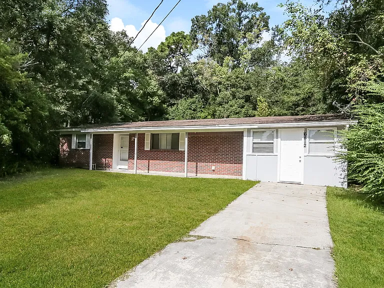 6812 Hawkins Ct — Photo 2