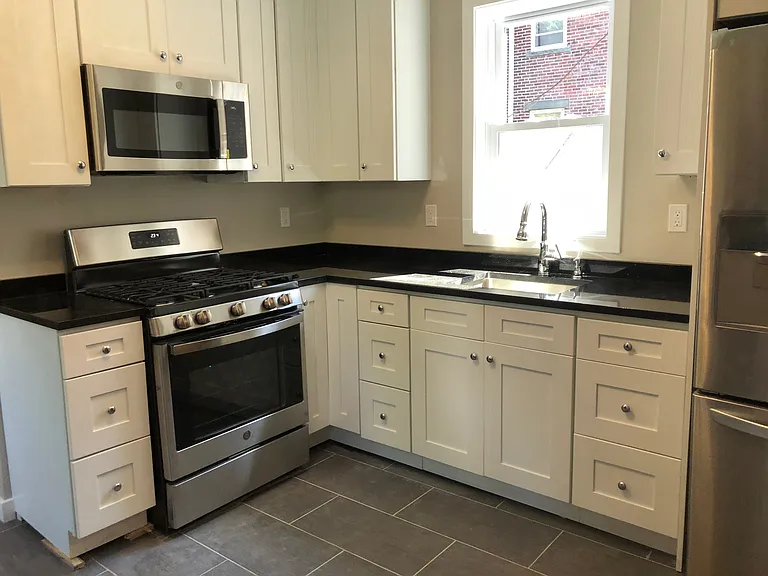 597 Chapel St #2R — Photo 8