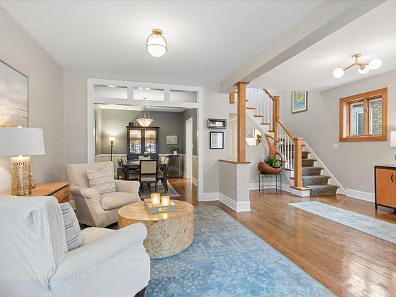 4th image of 811 Clarence Ave