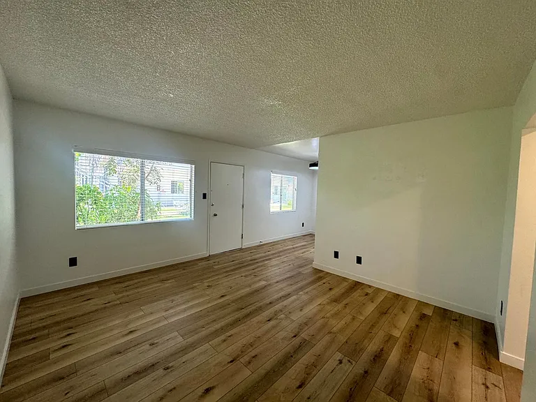 2535 Kansas Ave — Photo 28