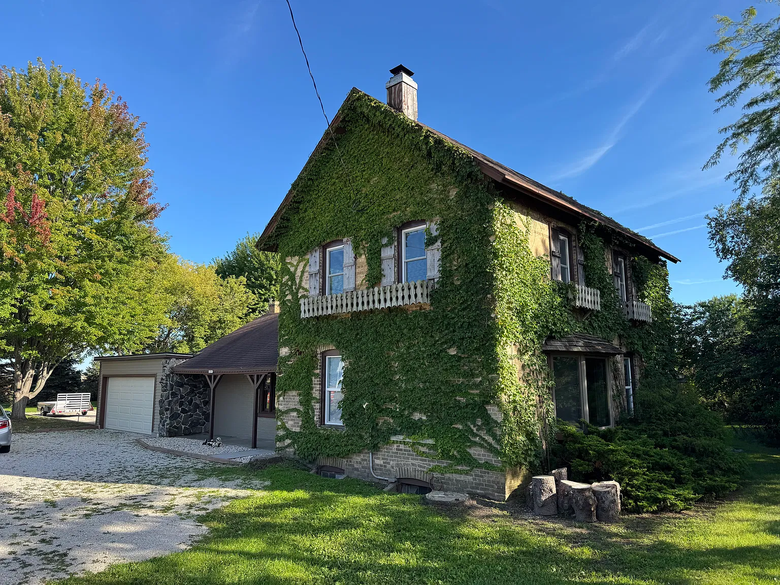 3 bed, $2,100 — Photo 1
