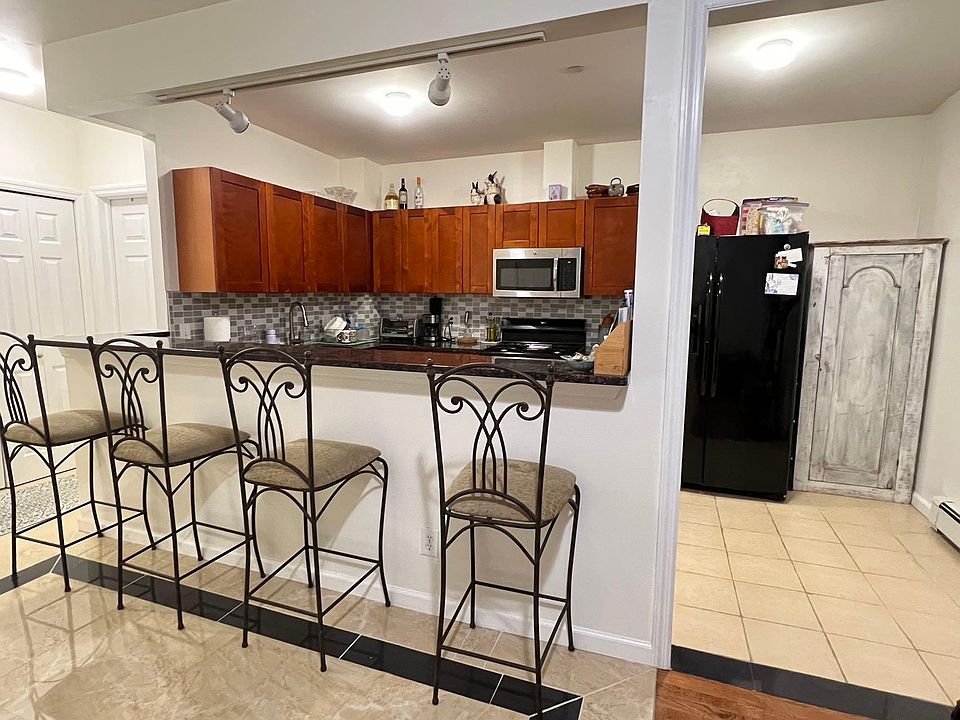 1st image of 18 Cedar St #2