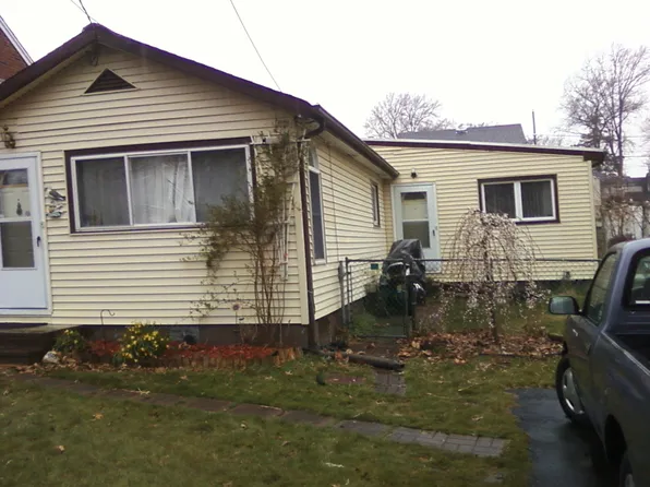 633 Forest Ave, Laurence Harbor, NJ 08879