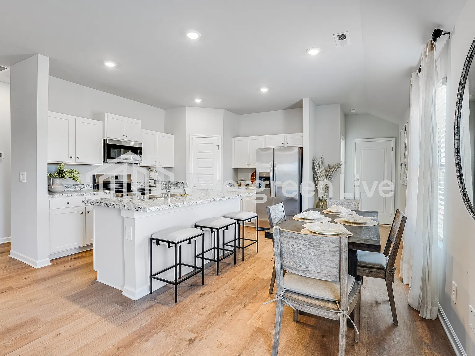 3 bed, 2.0 bath, 1373 sqft, $1,410 — Photo 3