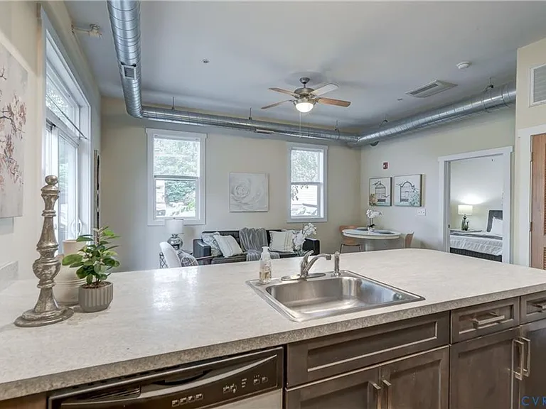 1020 Porter St #104 — Photo 17