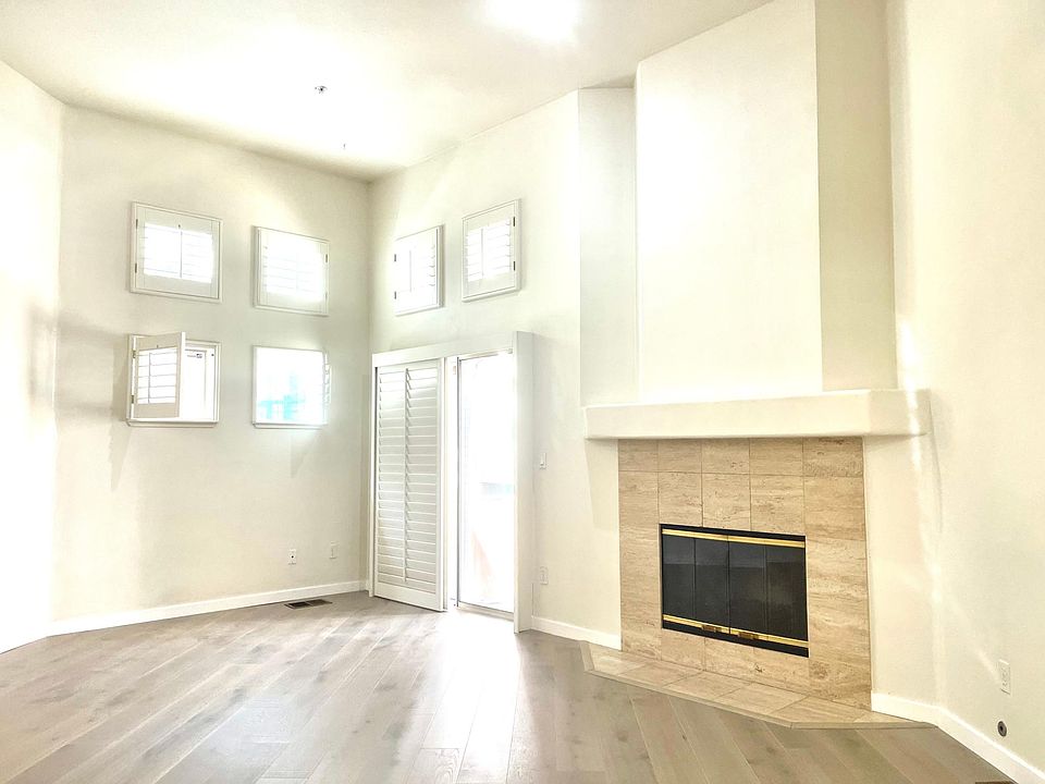 1st image of 983 Asilomar Ter APT 3