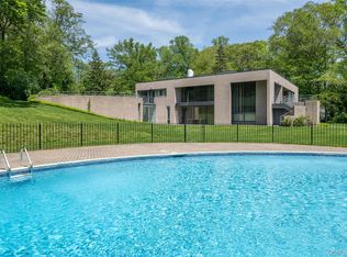 3 Paddock Court, Old Westbury, NY