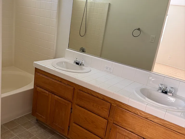 8404 Persimmon Dr — Photo 9