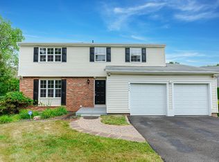 8420 Woodford Ct, Vienna, VA 22182