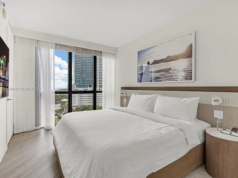 2201 Collins Ave #1010 — Photo 21