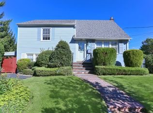 566 Ardsley Blvd, Garden City, NY 11530
