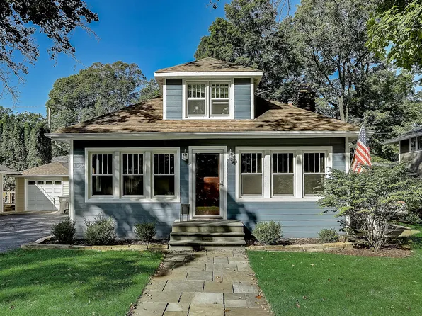 N1547 Lake Geneva Clb, Fontana, WI 53125