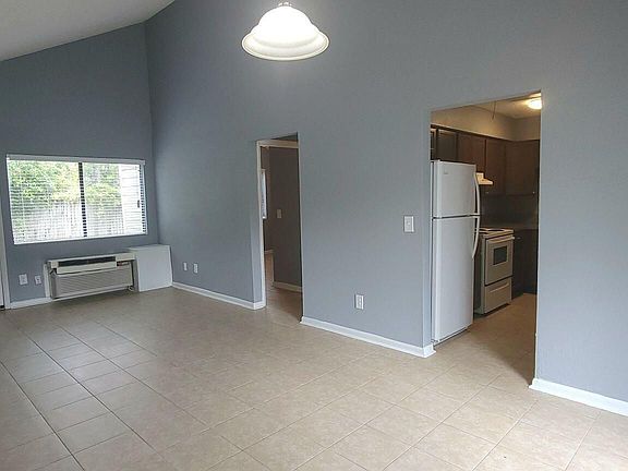 3rd image of 8286 San Jose Manor Ct APT 5