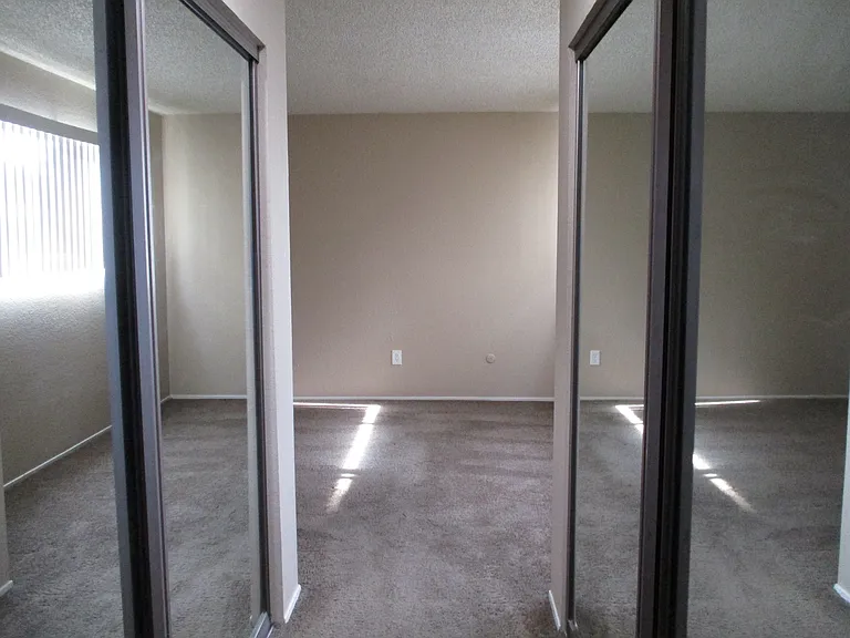 8848 Valley Oak Dr #8848 — Photo 2
