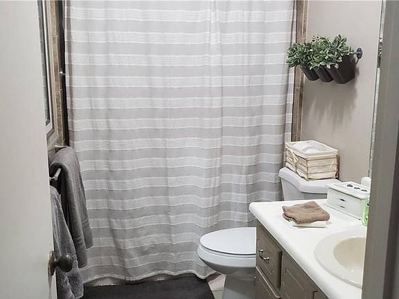 4th image of 203 Longview Rd