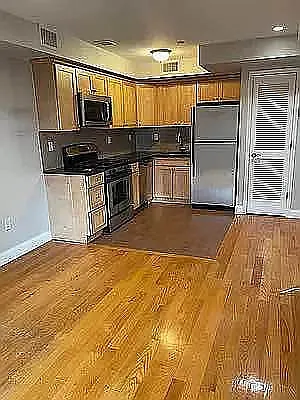 Rented by Voro, LLC | media 4