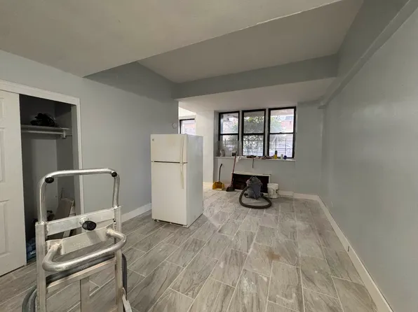 450 Rockaway Parkway image 2 of 10