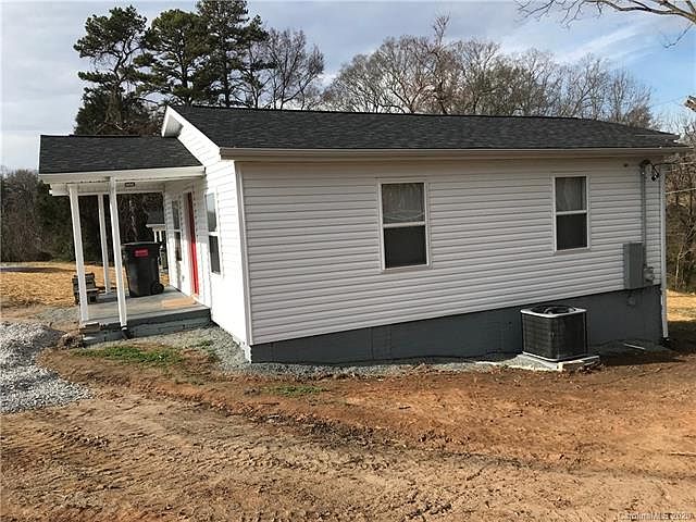 2nd image of 409 Hickory Grove Rd
