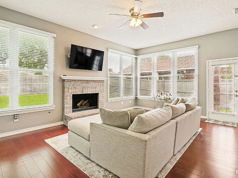7013 Lo Chalmers Ln — Photo 9