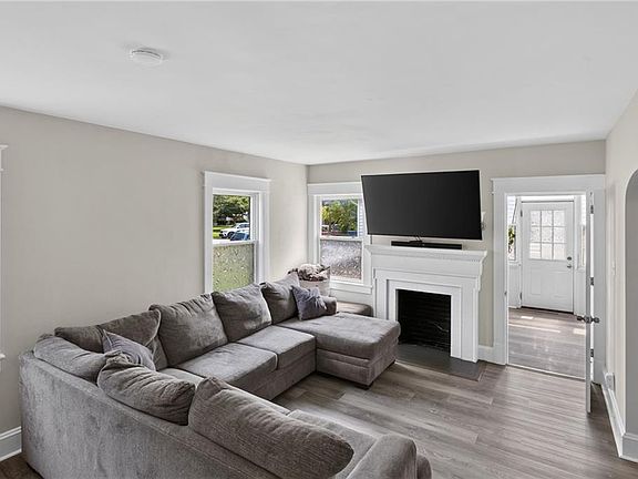 5th image of 315 Sussex Dr