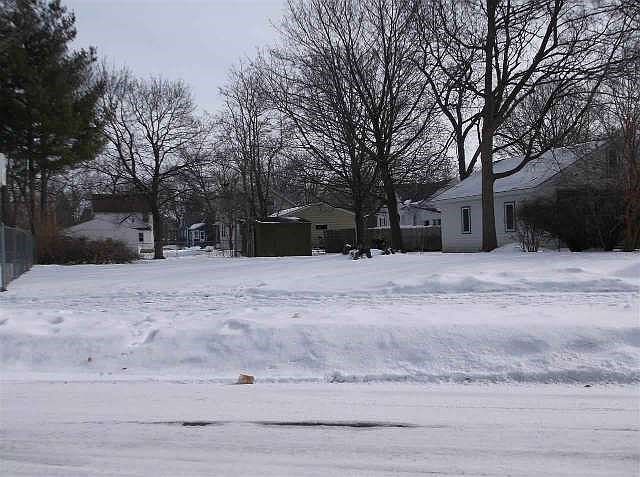 2nd image of 1121 Eaton Ave