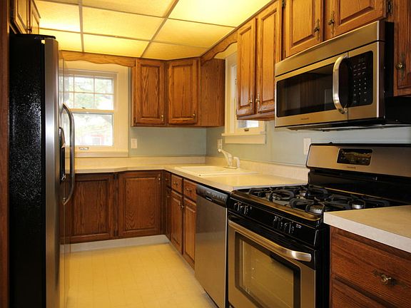 4th image of 1305 Waverly Dr