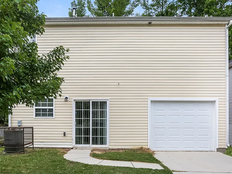3832 Glory St — Photo 17