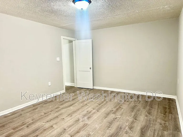 943 Bonifant St #5 — Photo 5