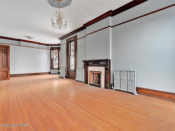 24th image of 315 S Centre St