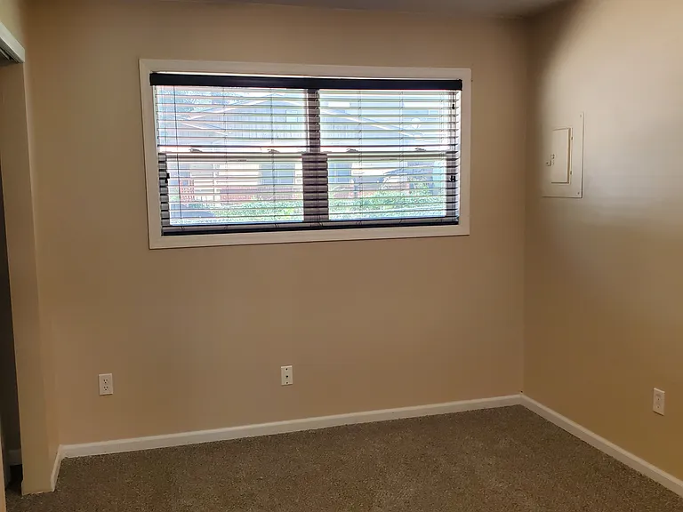 2324 W May Ave — Photo 9