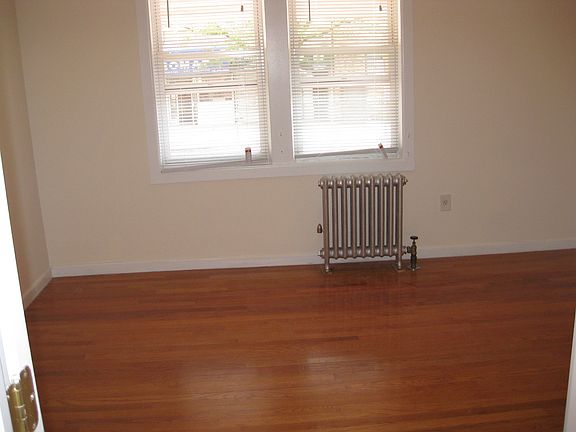 2nd image of 3414 Crescent St