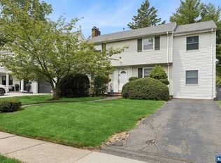 100 Highgate Ter, Bergenfield, NJ 07621