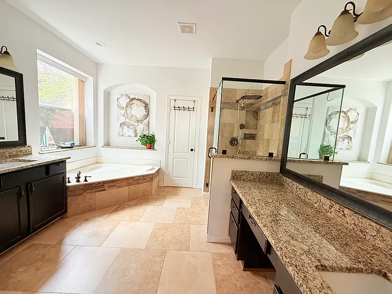 525 Abbey Ct — Photo 12