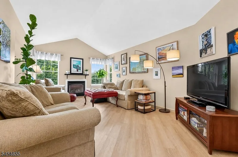 3 bed, 2.0 bath, $2,600 — Photo 4