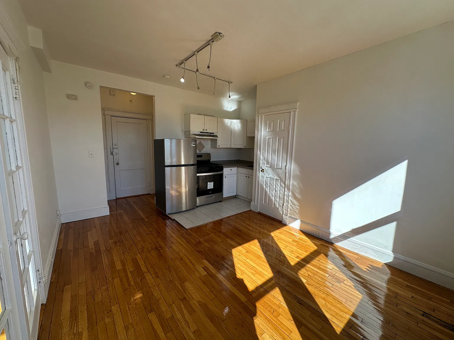 1 bed, $2,000 — Photo 4