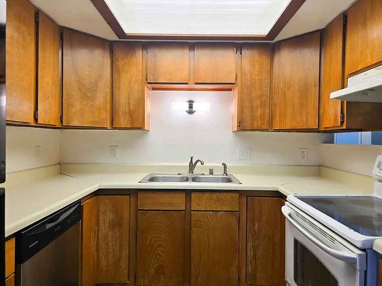 1024 28th Ave — Photo 3