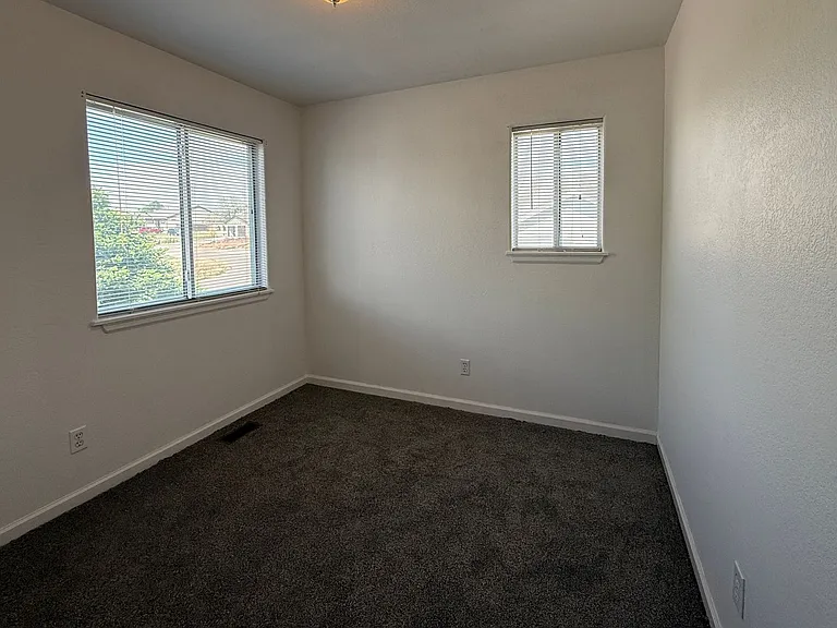 Elbow Dr W 228-230 — Photo 15