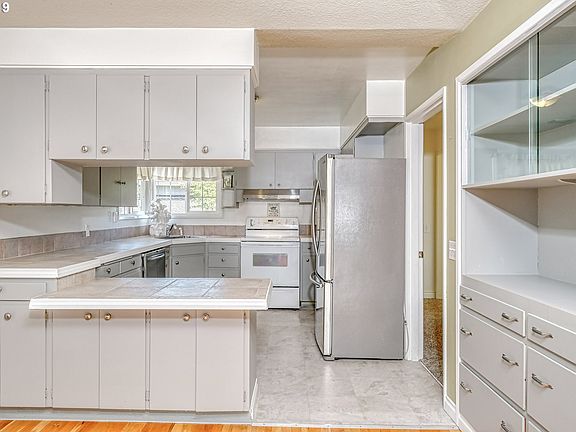 2nd image of 11143 SW Summer Lake Dr