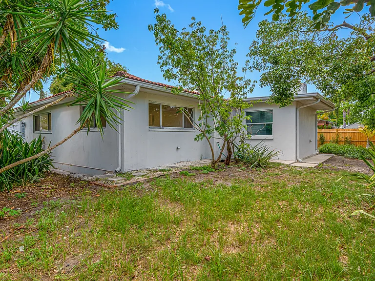 1764 Linwood Cir — Photo 63