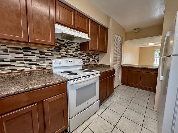 2nd image of 12114 Napiers Cir #12114